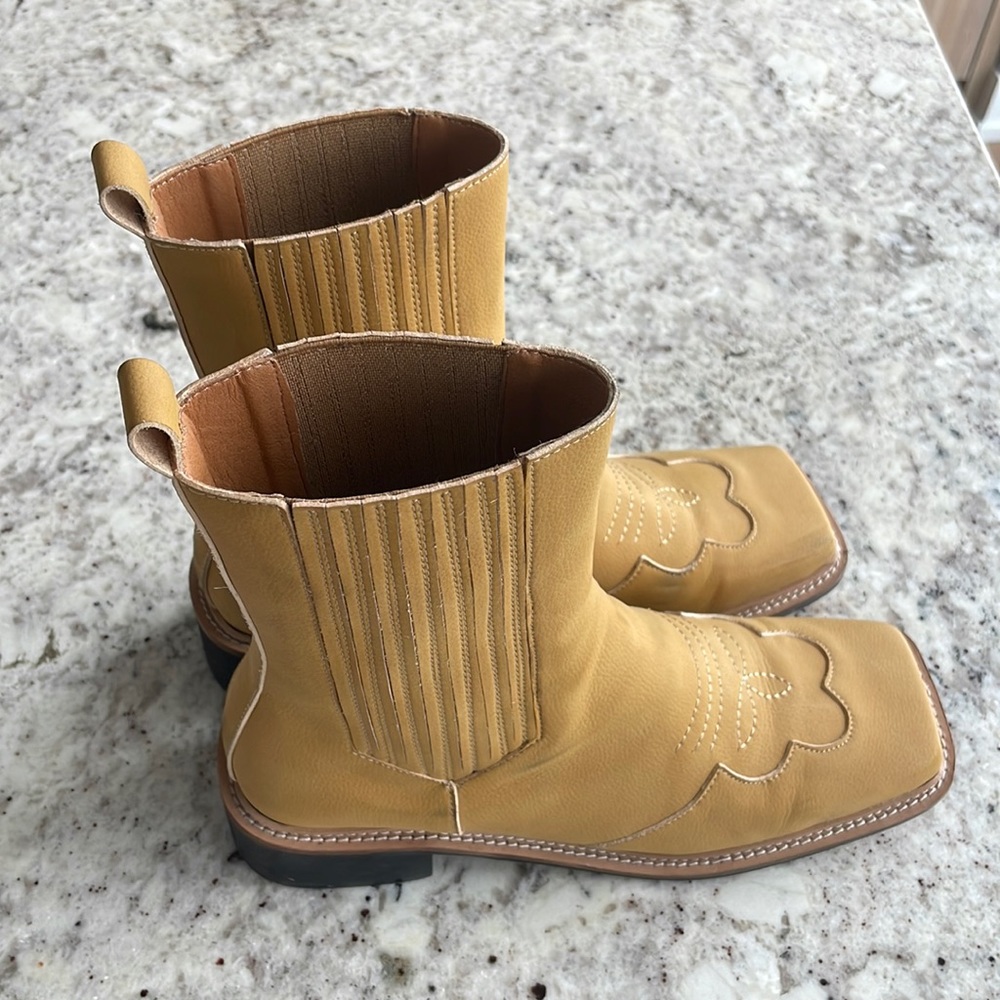 source unknown square toed boots